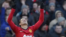 PRVNÍ OSLAVA. Javier Hernandez z Manchesteru United se raduje z trefy v