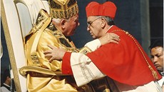 Bergoglio na setkání s papeem Janem Pavlem II. v roce 2001.