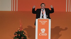 H�ímající Lubomír Zaorálek b�hem svého projevu na sjezdu �SSD