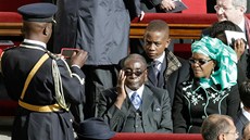 Prezident Zimbabwe Robert Mugabe pi inauguraci papee Frantika ve Vatikánu.