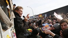 David Hasselhoff podpoil demonstraci za záchranu zbytk Berlínské zdi.