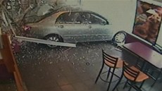 idika v americké Filadelfii omylem vjela do koblihárny.