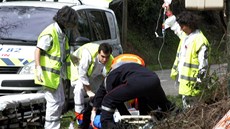 Zdravotníci zasahují u nehody, p�i ní� utrp�l n�kolik t�kých zlomenin bývalý