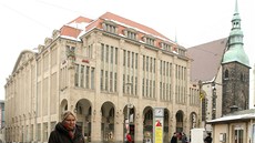 Netradi�ní secesní d�m je starý sto let. 