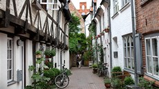 Lübeck je plný romantických uliek a prchod s malými domky, v nich ijí