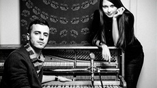 Raper Lipo a zp�va�ka Kate�ina Marie Tichá p�i natá�ení.