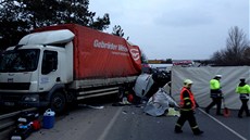 Pevrácený kamion na R10 u Staré Boleslavi (11. bezna 2013)