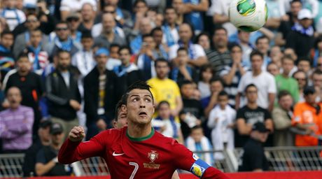 Portugalský kapitán Cristiano Ronaldo v utkání proti Izraeli