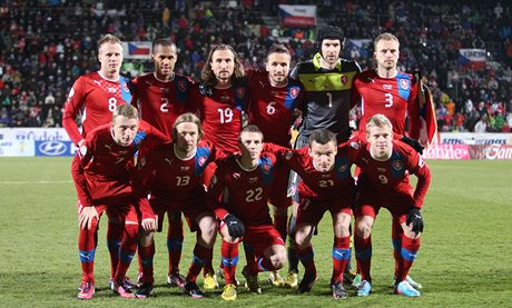 etí fotbalisté pózují ped kvalifikaním zápasem v Olomouci proti Dánsku.