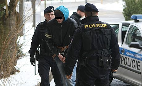 Michal K. na snímku z bezna, kdy ho policisté vedli do vazby.