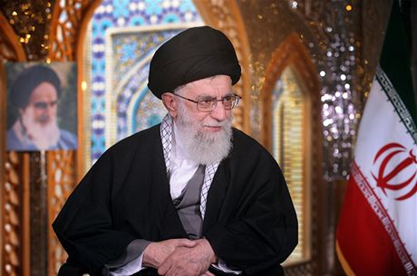 Nejmocnjí mu Íránu ajatolláh Alí Chameneí opt vyhrouje Izraeli. 