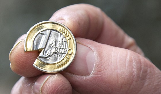 Evropské banky zavádějí záporné úrokové sazby. Místo zhodnocování tak z úspor ukrajují. Ilustrační foto