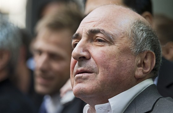 Zemřel ruský miliardář Boris Berezovskij, spekuluje se o sebevraždě