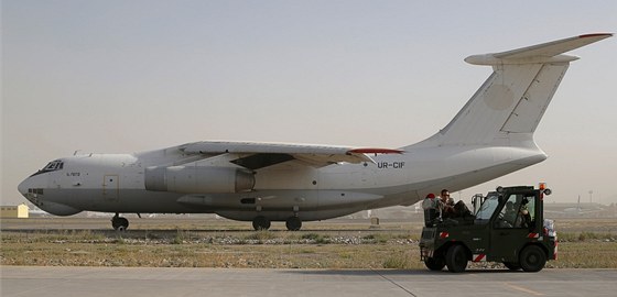 Nazirv Iljuin Il-76 peváel mnoho msíc tajný náklad pro Asadv reim.