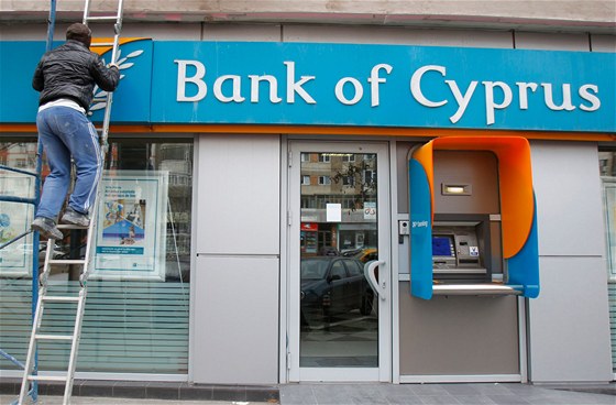 Zavená poboka kyperské banky Bank of Cyprus.