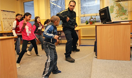 Lukrecius Chang vede v Bohumín-Pudlov lekce tance, zájem je veliký.