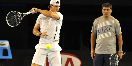 SEHRANÁ DVOJICE. Toni Nadal stojí za úspnou kariérou Rafaela Nadala u...