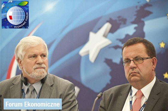 Stínový ministr financí SSD Jan Mládek (vpravo) na ekonomickém fóru v polských