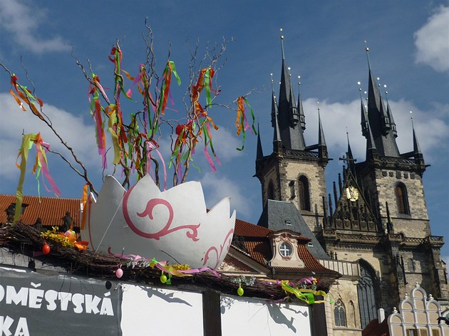 Velikonoční trhy jsou již postaveny na Staroměstském náměstí.