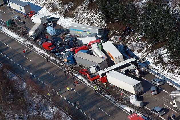 V bílé tmě na D1 bouralo 231 aut, od největší nehody v Česku uplynulo 15 let