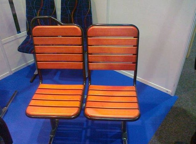 Takhle budou možná vypadat nové dřevěné sedačky v autobusech.