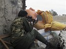 Bojovník Syrské osvobozenecké armády v Aleppu (25. bezna 2013)