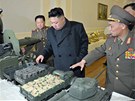 Severokorejský vdce Kim ong-un na návtv vojenského muze v Pchjongjangu...