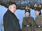 Severokorejský vůdce Kim Čong-un na inspekci ozbrojených složek (25. března...