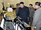 Severokorejský vdce Kim ong-un ve vojenském muzeu v Pchjongjanu (25. bezna...