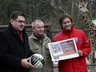 Kapitán fotbalové reprezentace Tomá Rosický (vpravo) a olomouckým primátorem