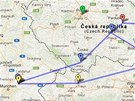 Trasy letů unesených dakot: modré šipky - OK-WAR letící z Brna, červeně OK-WDR