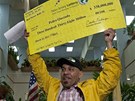 Výherce americké loterie Pedro Quezada drí ek na 338 milion dolar.