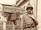 Americký voják na rozcestí v Bukovanech v kvtnu 1945.