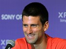 Novak Djokovi na tiskové konferenci v Miami ped utkáním s Lukáem Rosolem.
