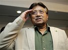 POZDRAV. Pákistánský politik a bývalý generál Parvíz Mušaraf salutuje před