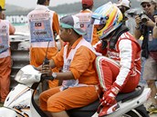 Fernando Alonso opout pi Velk cen Malajsie okruh v Sepangu na motorce