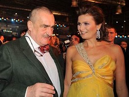 Ministr zahrani Karel Schwarzenberg a Michaela Malov - esk Miss 2009
