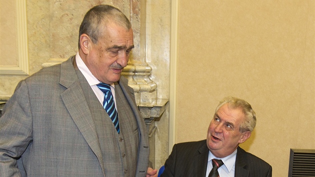 Milo� Zeman a Karel Schwarzenberg na zased�n� vl�dy. (20. b�ezna 2013)