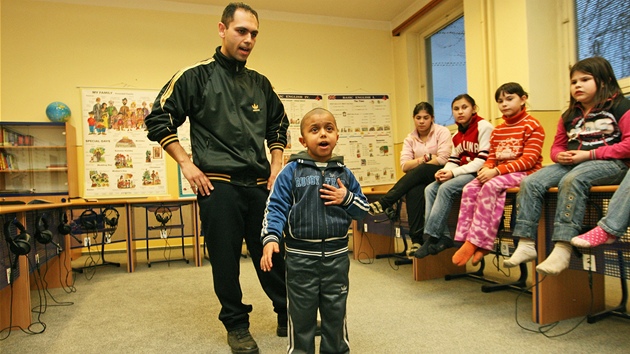 Lukrecius Chang se svm svencem Saou, kter nad lekcemi rapu neskrv naden.