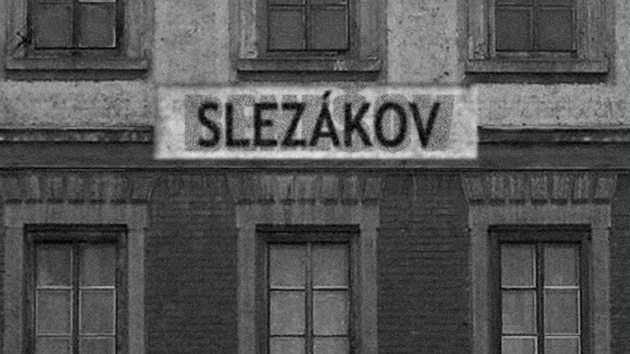 Železniční stanice Benešov přejmenovaná na Slezákov.