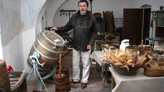 Lubomír Dehner v muzeu, které zaloilo obanské sdruení v Holasovicích na