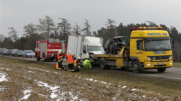 Nehoda nkolika aut zablokovala tah z Brodu na Pardubice. 