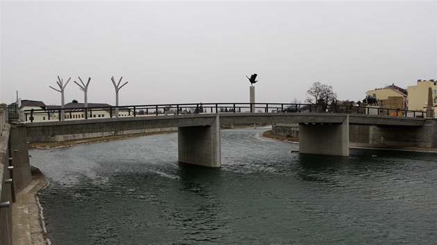 Nov perovsk Tyrv most.