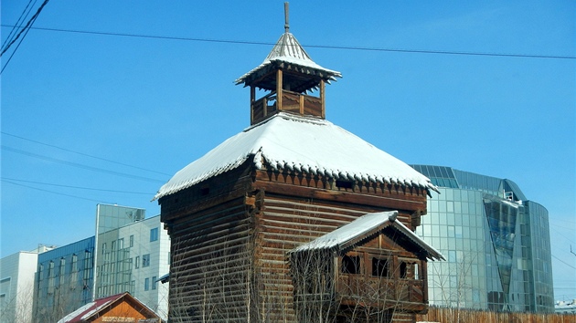 V centru msta je postaven Staryj Gorod, star msto se zrekostruovanmi devnicemi.