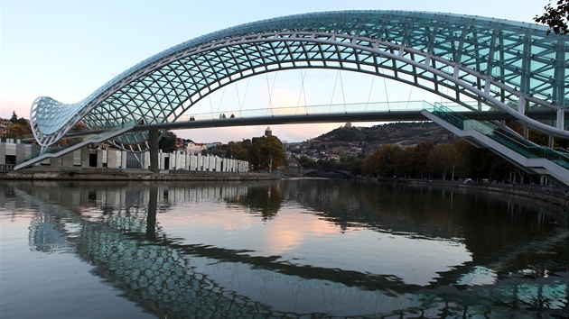 Ndhern most v Tbilisi pat k nejvtm architektonickm klenotm msta.