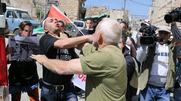 Palestinsk protest proti Izraeli rozehnali vojci. 