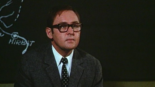 Lubomr Lipsk jako uitel Georg Camel ve filmu tyi vrady sta, drahouku (1970)