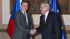 Premiér Petr Neas a prezident Milo Zeman na jednání vlády (20. bezna 2013)