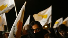 Protest p�ed kyperským parlamentem (22. b�ezna 2013)