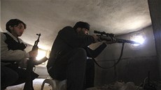 Syrtí povstaletí bojovníci v Aleppu (25. bezna 2013)